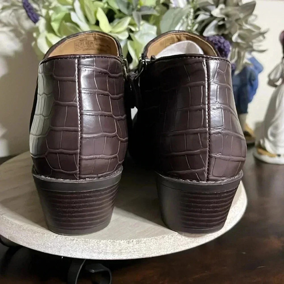 Vionic Marissa Suede Embossed Ankle Boots Burgundy 9.5 Casual Fall Maroon - Picture 3 of 7